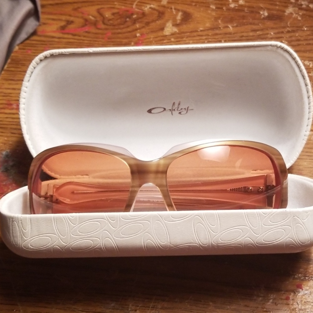 Like new Oakley polarized sunglasses